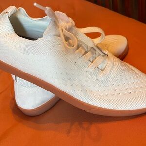 Suavs zilker gum lightweight sneakers. Great for travel.